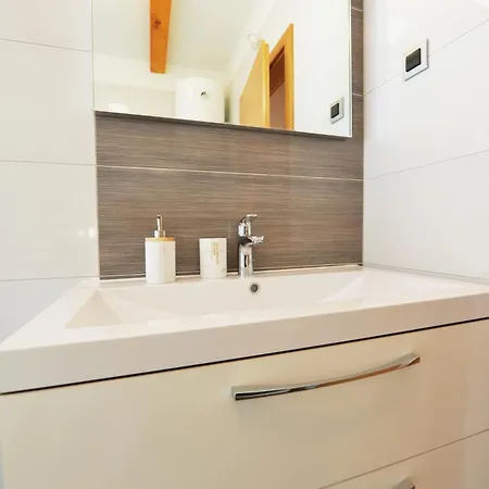 Nikola Apartament *
