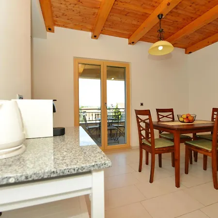 Nikola Apartment
