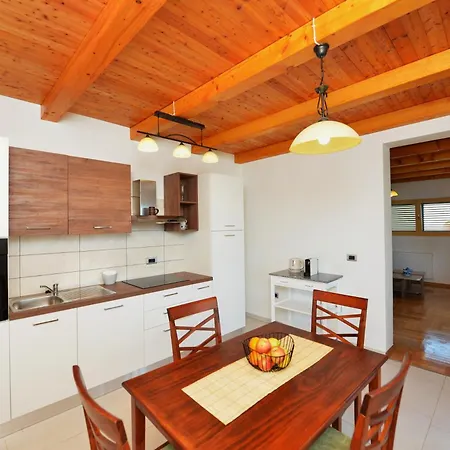 Nikola Apartament *