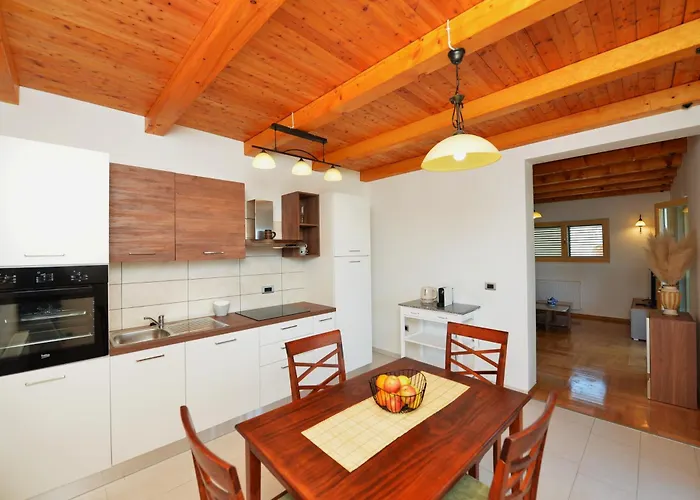 Nikola Apartmán *